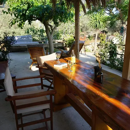 Melanouri Apartments, Samson & Minos *