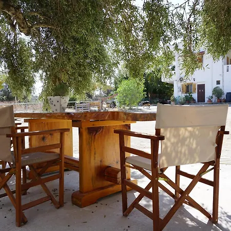 Melanouri Apartments, Samson & Minos