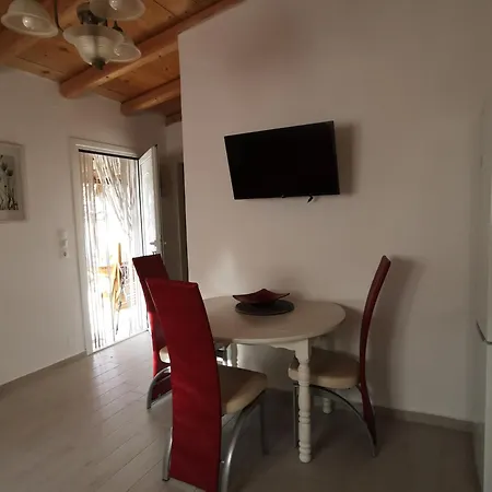 Melanouri Apartments, Samson & Minos